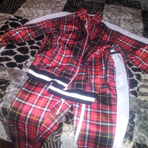 A set - Picture 3 of 3